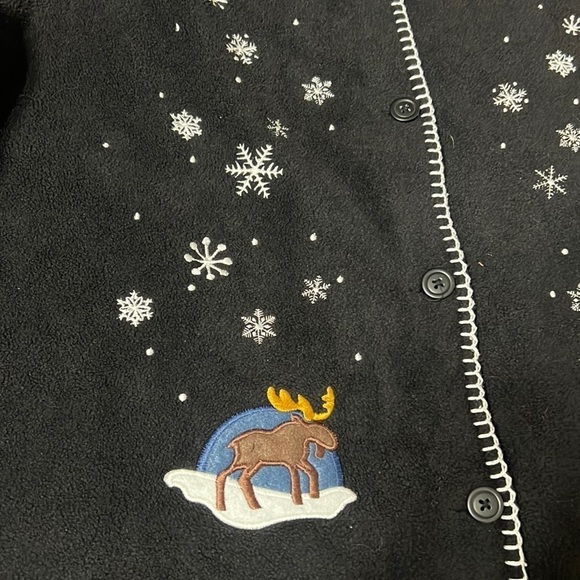 C & B fleece Winter Scene Cardigan Black with Cabin Moose Snowflakes Bear Large - Picture 3 of 10